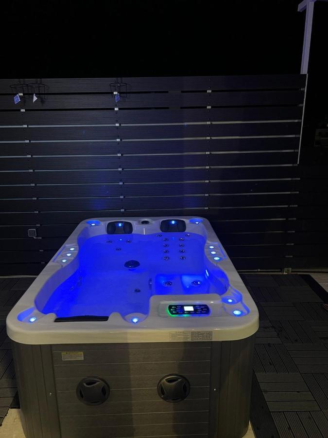 Loft Spa Greece - Enjoy Our Jacuzzi Kalamata Exterior foto
